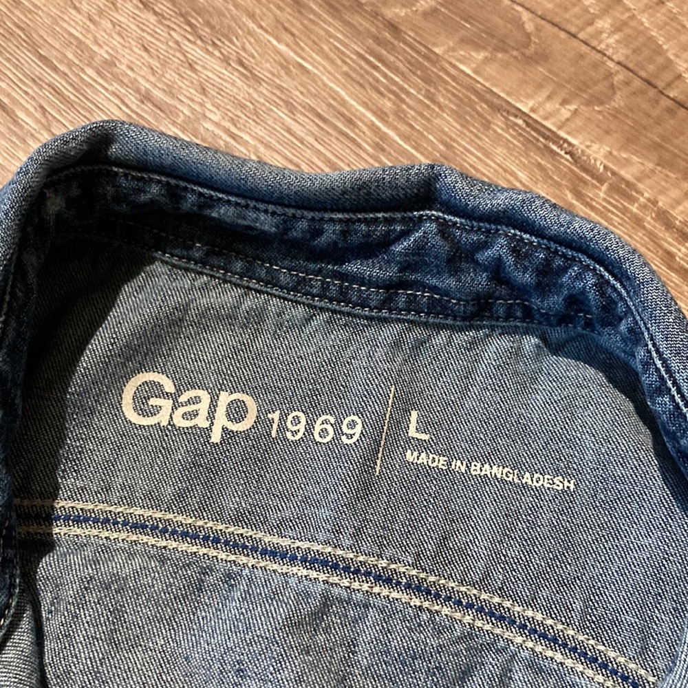 Gap Denim Shirt - Picture 2 of 6